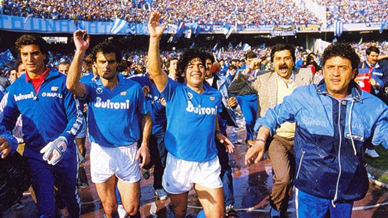 Câu lạc bộ Napoli là một đội bóng thành công, vĩ đại của bóng đá Ý Câu lạc bộ Napoli là một đội bóng thành công, vĩ đại của bóng đá Ý